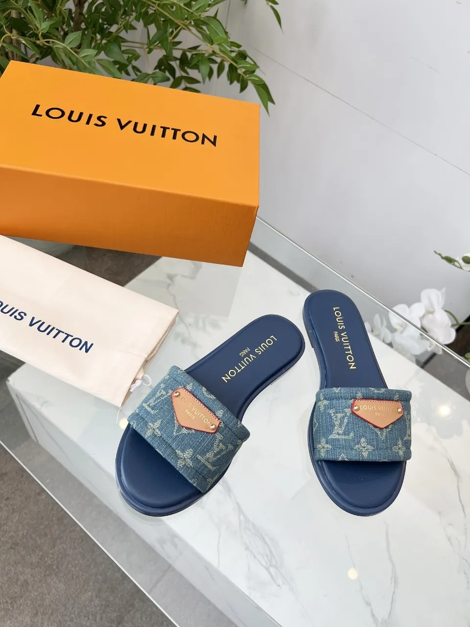 👟👟Ex-factory price 320👟👟 Genuine leather sole +40 Louis Vuitton, 1:1 advanced customization upper, fabric: customized LV special fabric, lining: sheepskin, original molding hardware, code number: 35-42, order with pictures, welcome to send pictures to place an order,